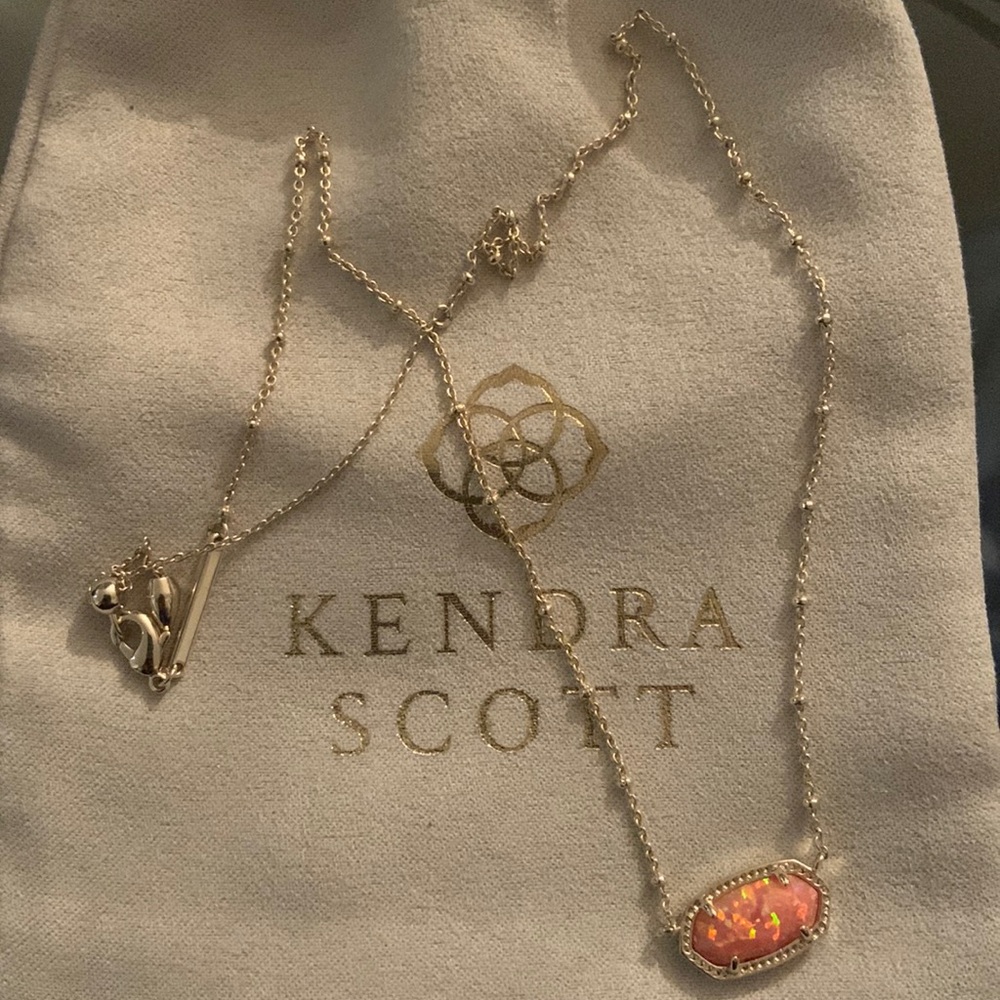 Never worn Kendra Scott necklace!